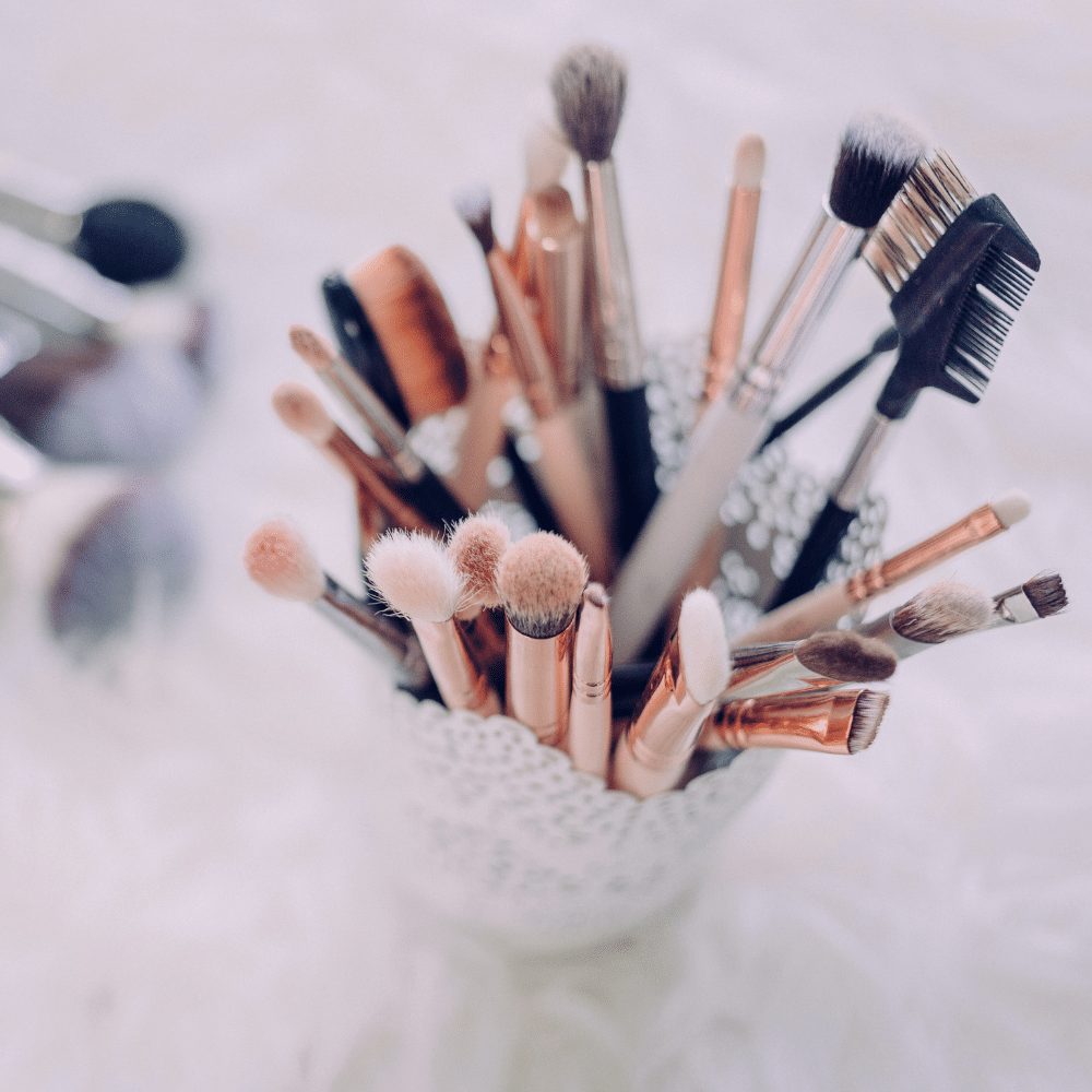 Fan Makeup Brushes Featured Photo